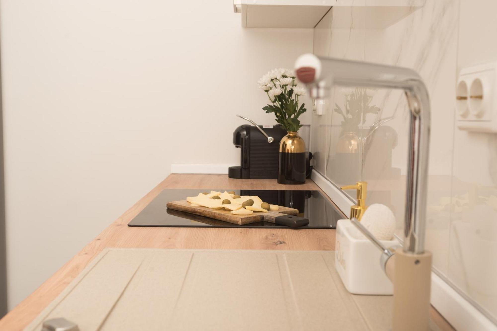 Life Apartment *